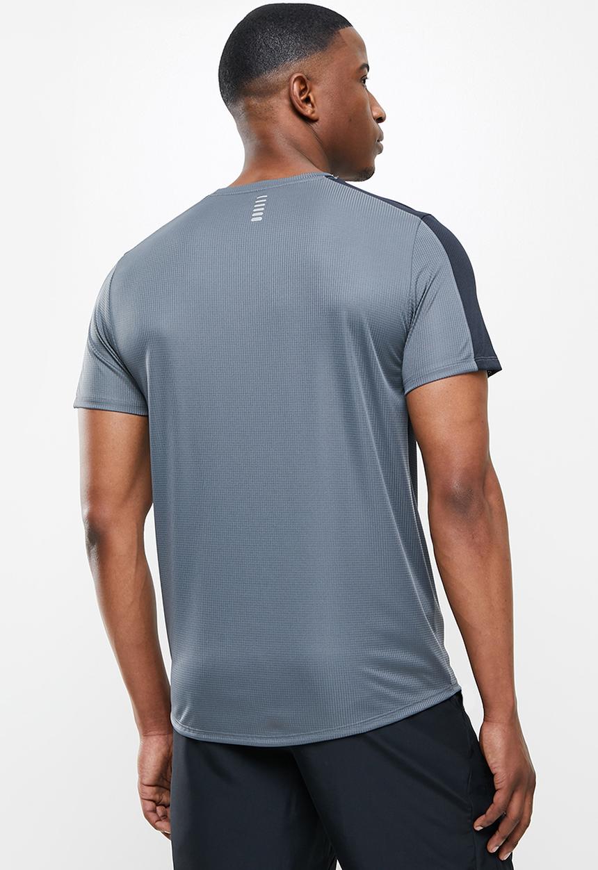 Under Armour - Ua speed stride short sleeve - grey