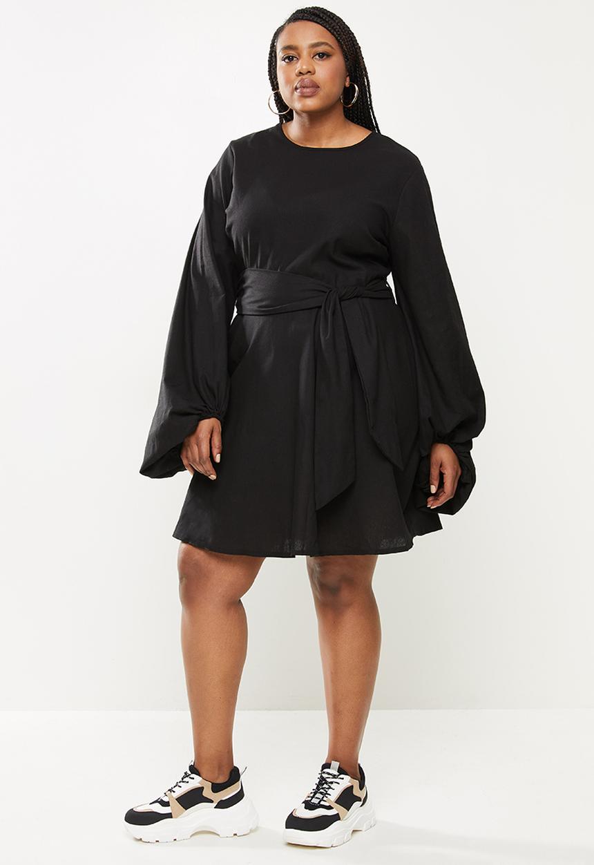 Missguided - Plus oversized balloon skater dress - black