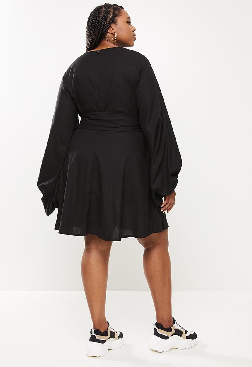 Missguided - Plus oversized balloon skater dress - black
