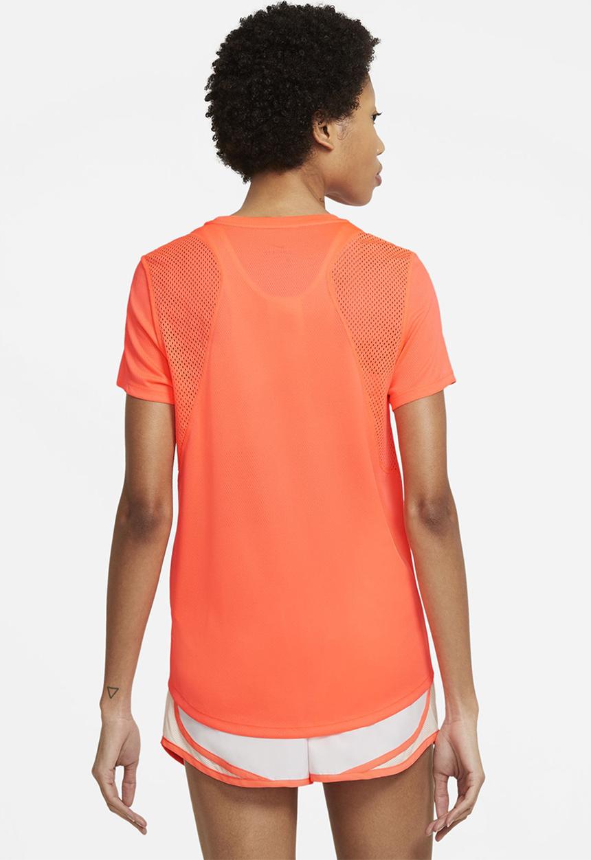 Nike - W nk run top short sleeve - mango/refsil