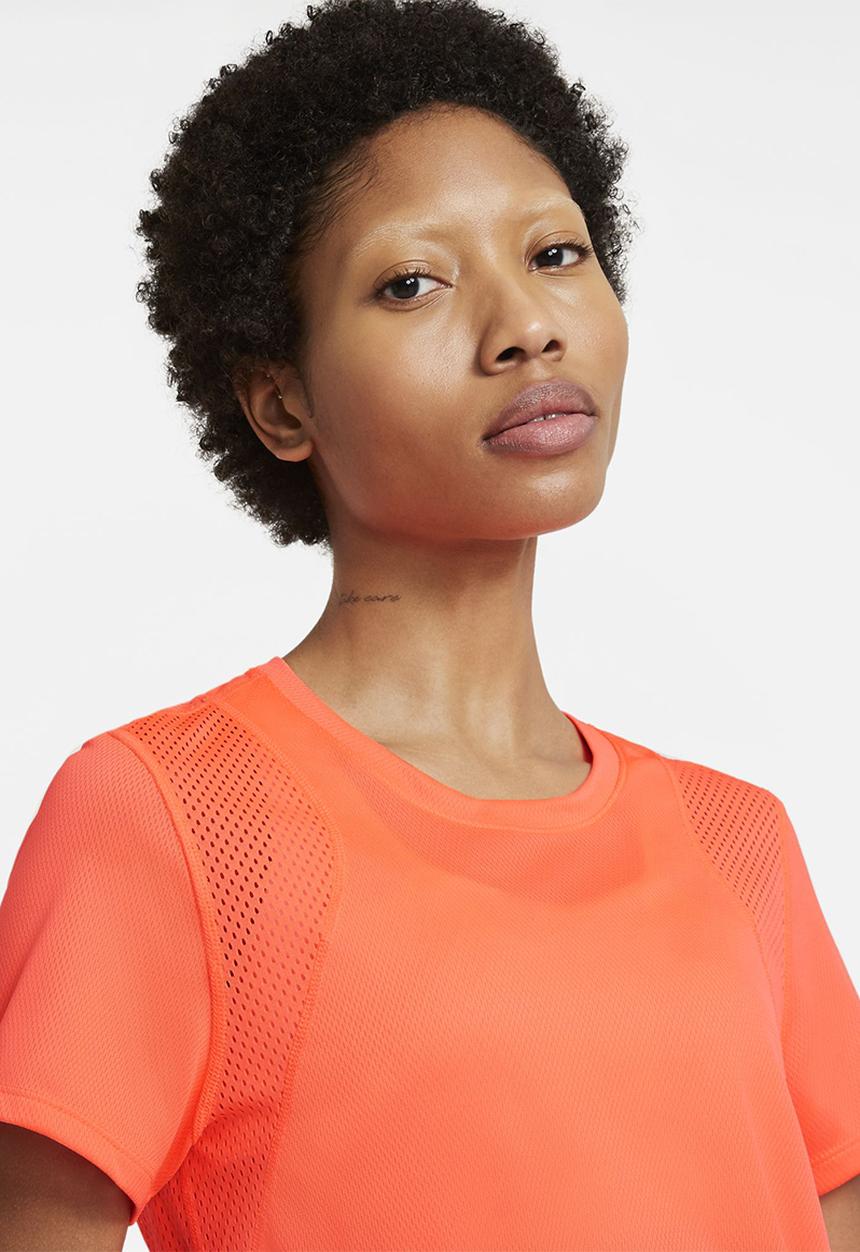 Nike - W nk run top short sleeve - mango/refsil