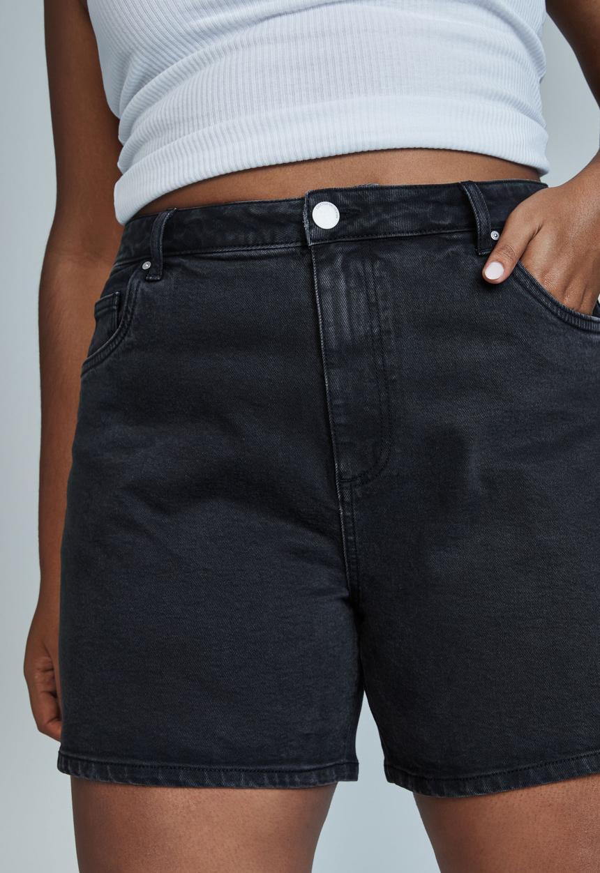 Cotton On - Curve dad high rise denim short - midnight black