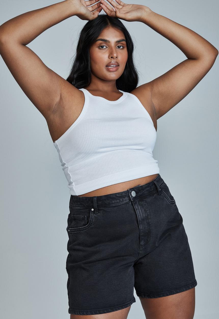 Cotton On - Curve dad high rise denim short - midnight black