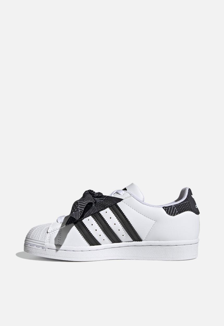 adidas Originals - Superstar j - ftwr white/core black/gold met.