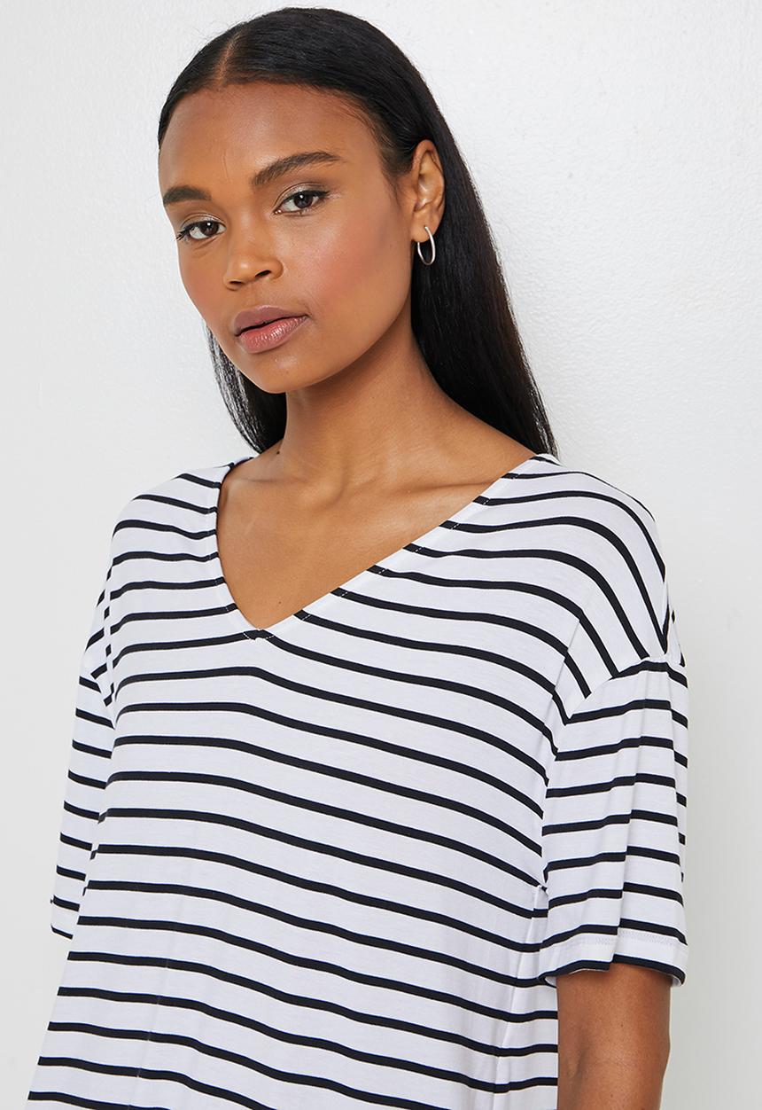edit - Stripe loose fit vneck tee - milk stripe