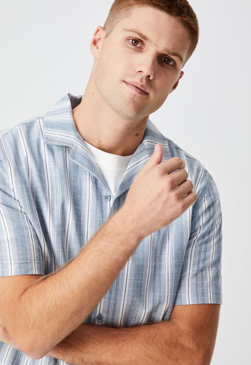 Cotton On - Textured short sleeve shirt - blue
