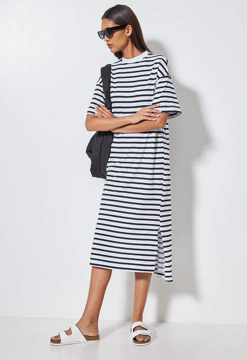 Superbalist - Dropped shoulder T-shirt dress - black & white