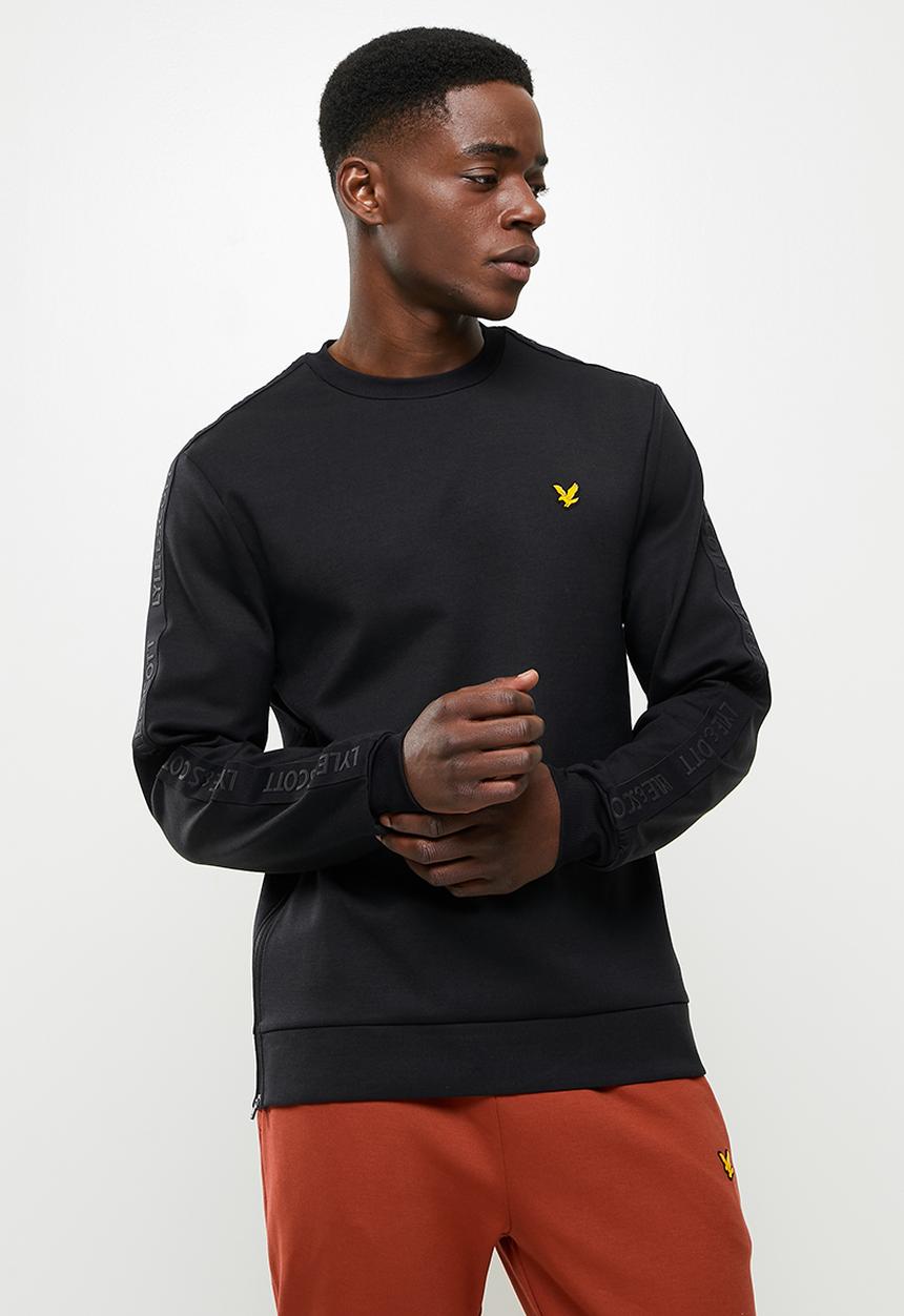 Lyle & Scott - Sleeve tape crew - black