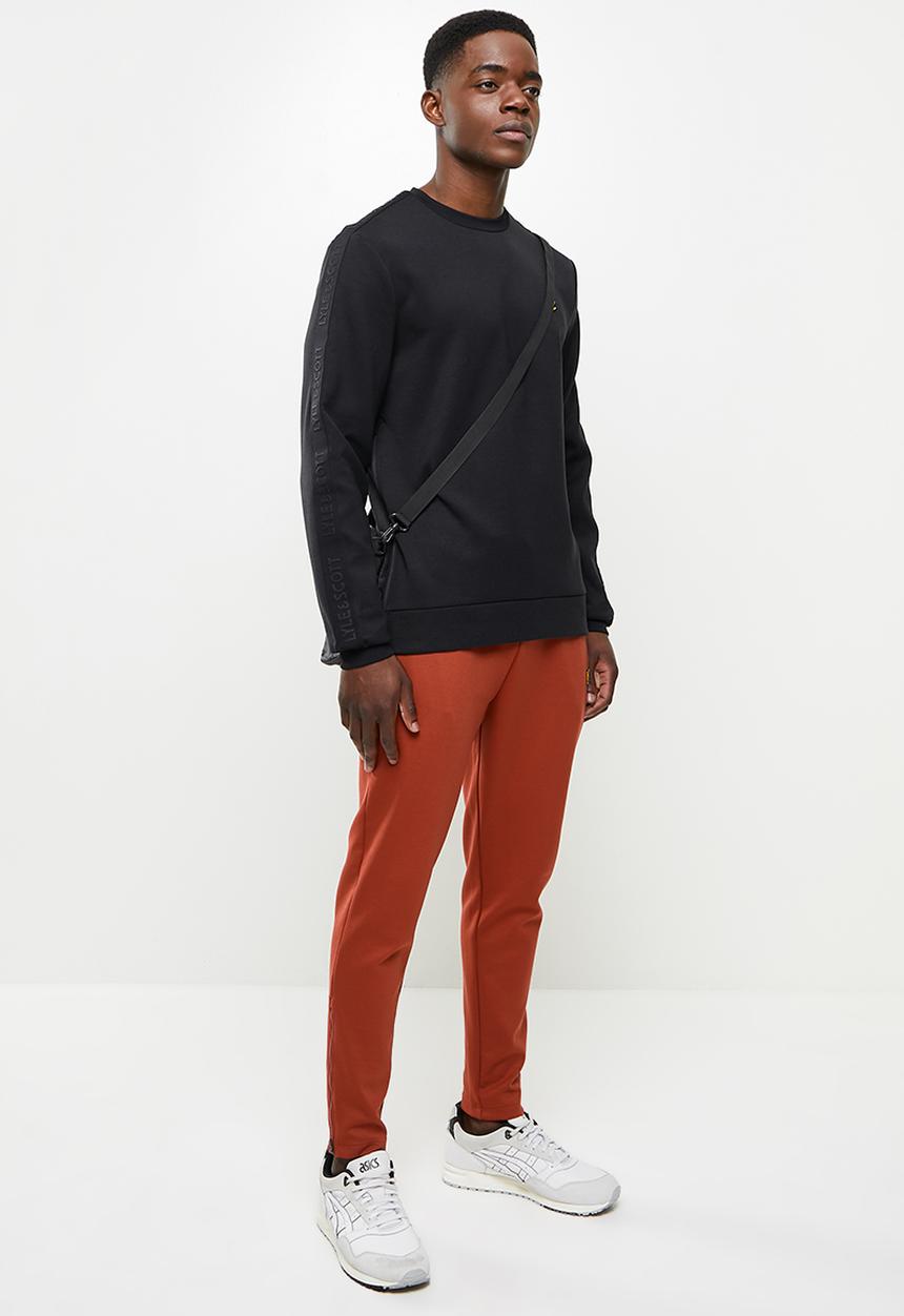 Lyle & Scott - Sleeve tape crew - black