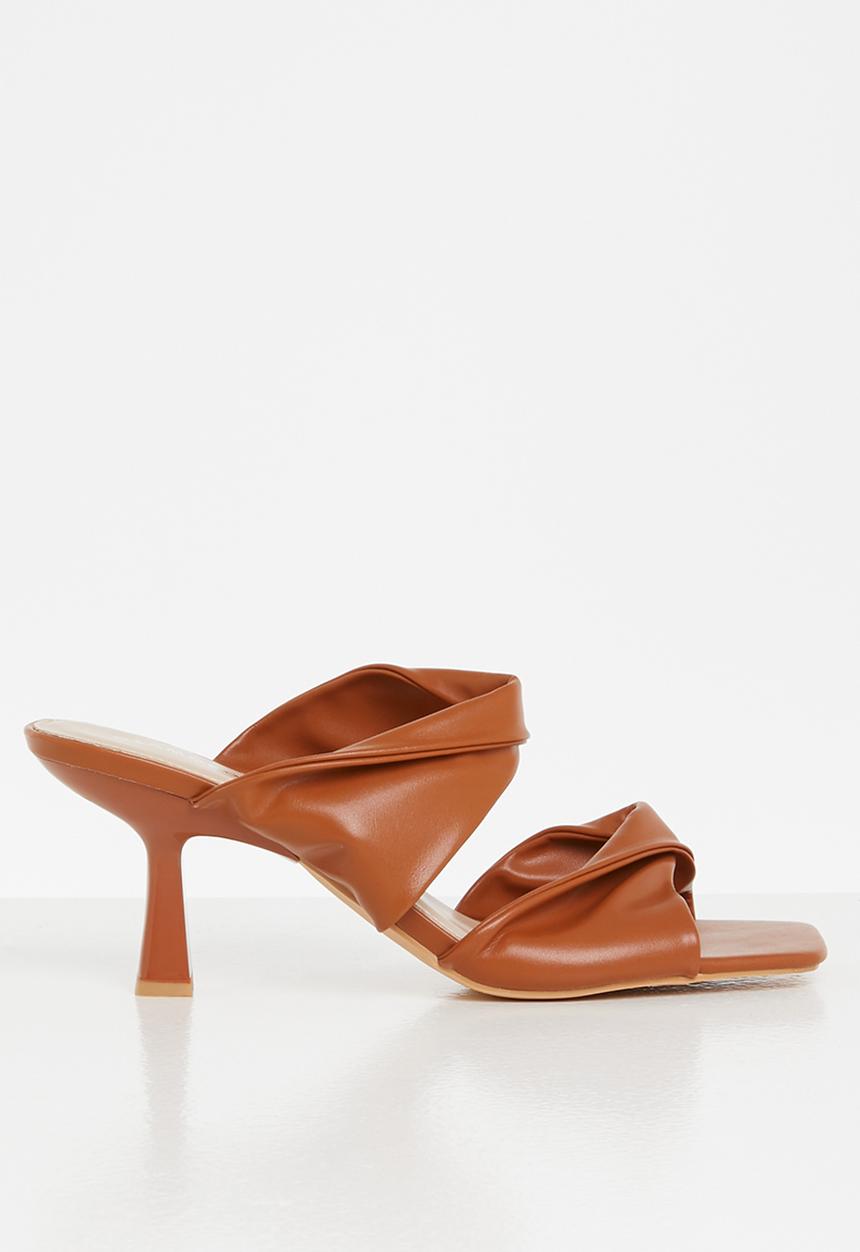Glamorous - Wide fit twist strap mule sandal - camel