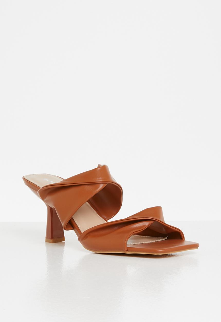 Glamorous - Wide fit twist strap mule sandal - camel