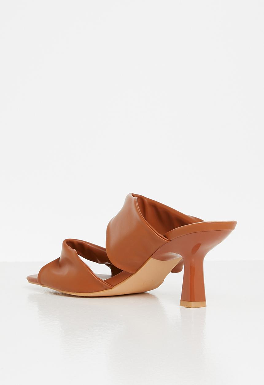 Glamorous - Wide fit twist strap mule sandal - camel