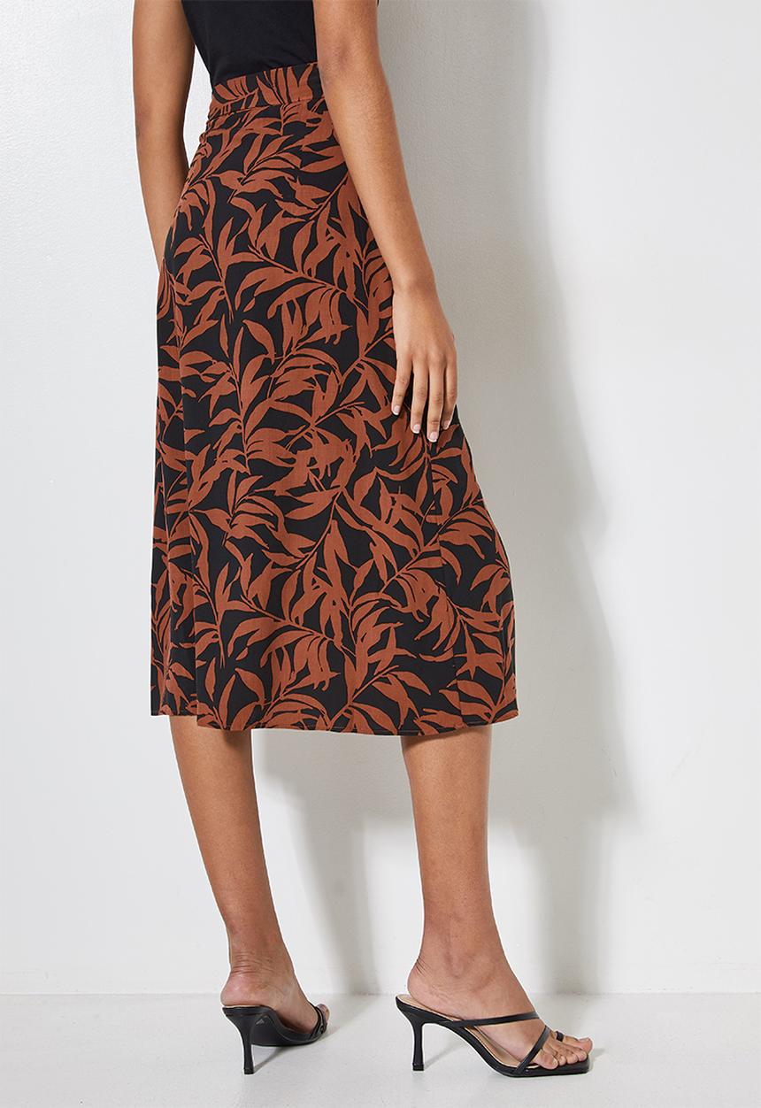 VELVET - Printed viscose wrap skirt - rust & black