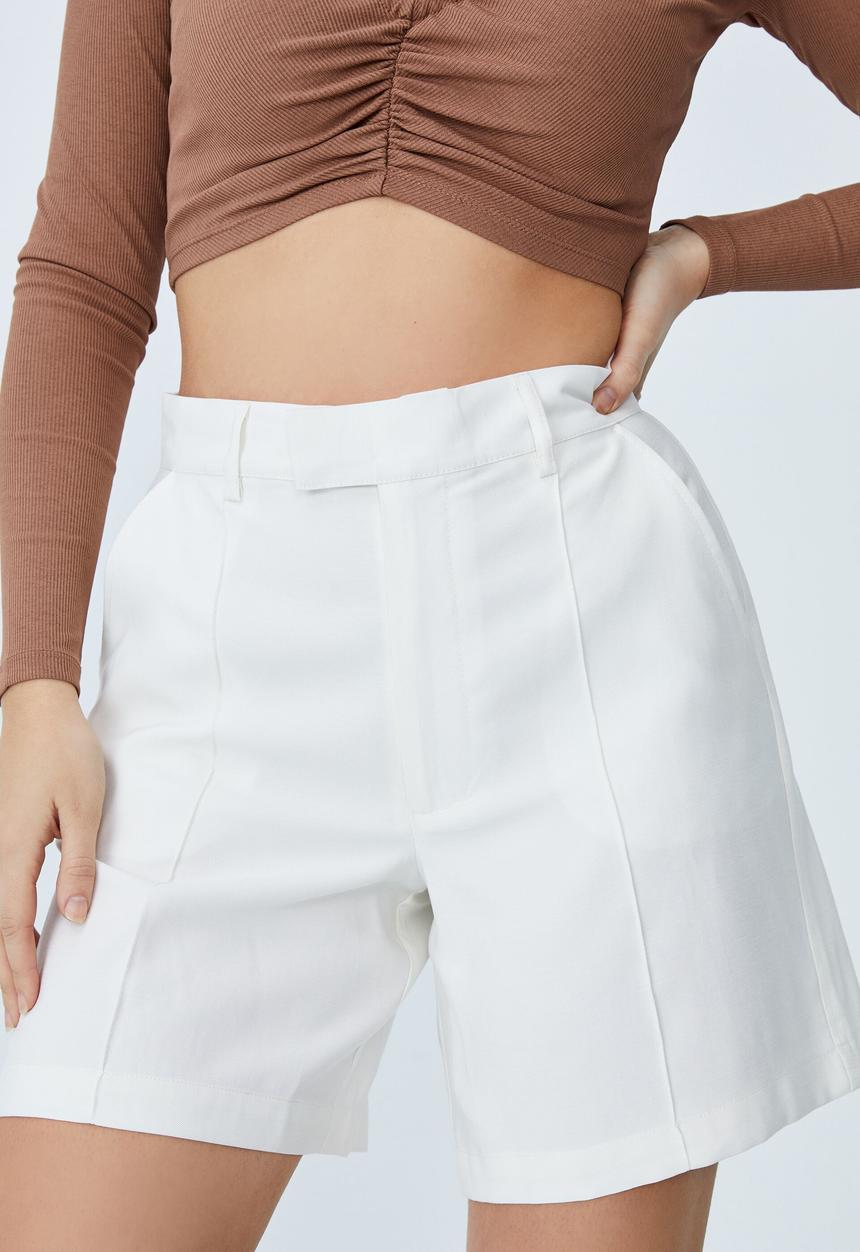 Cotton On - Darcy tailored short - chalk white