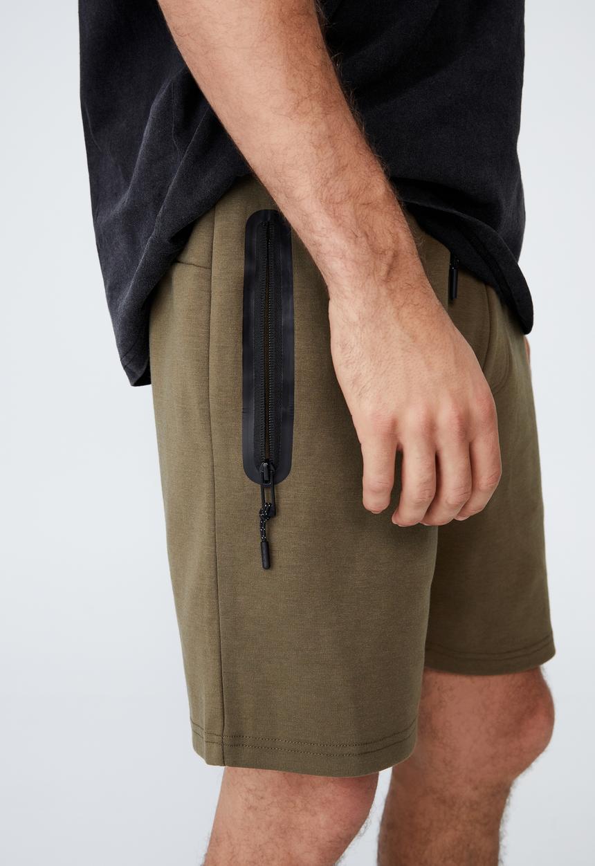 Cotton On - Active tech fleece short - military 
