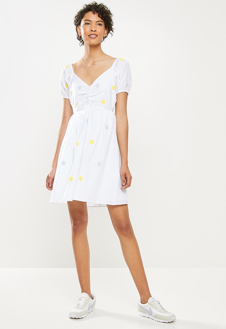 Trendyol - Embroidered ruffle dress - white