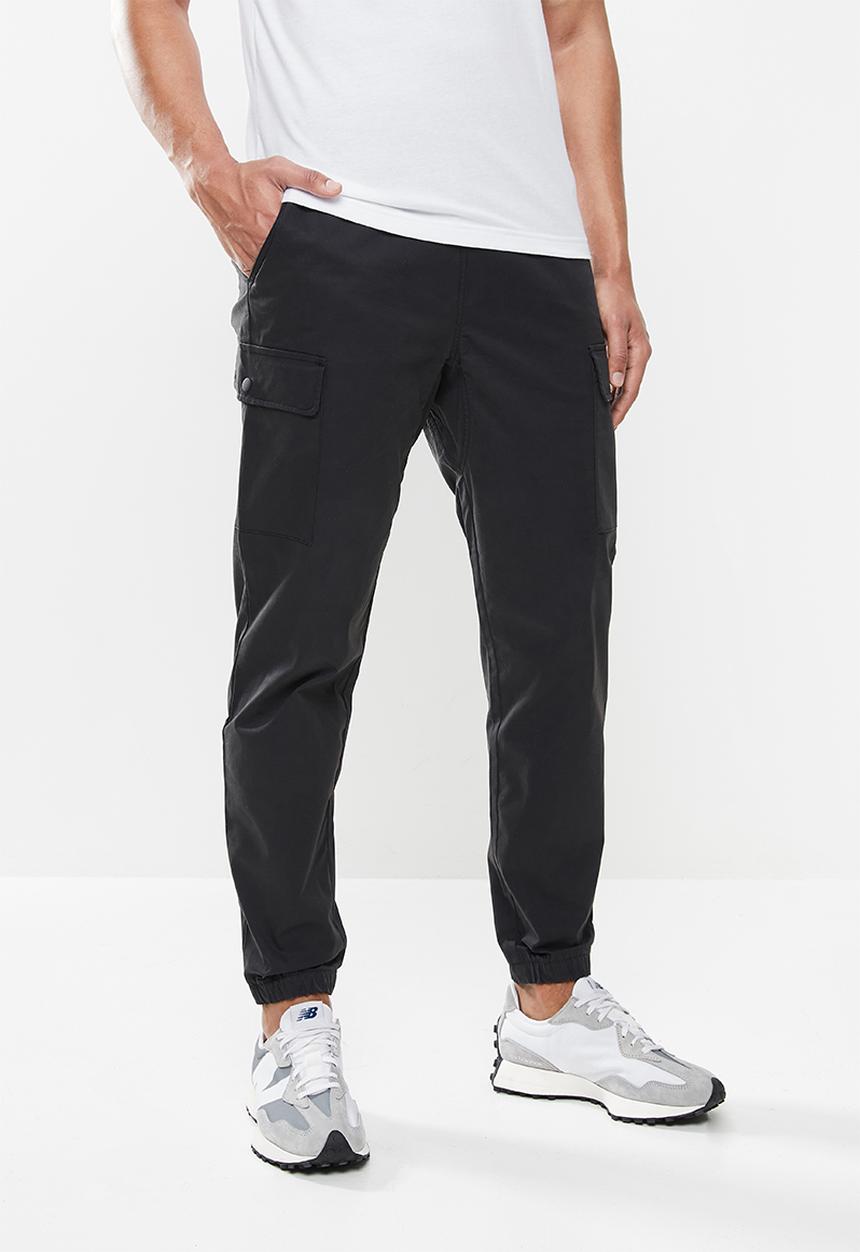 New Balance  - Nb athletics higher learning woven cargo pant - black