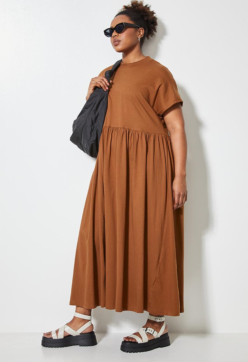 Superbalist - Funnel neck babydoll T-shirt dress - brown