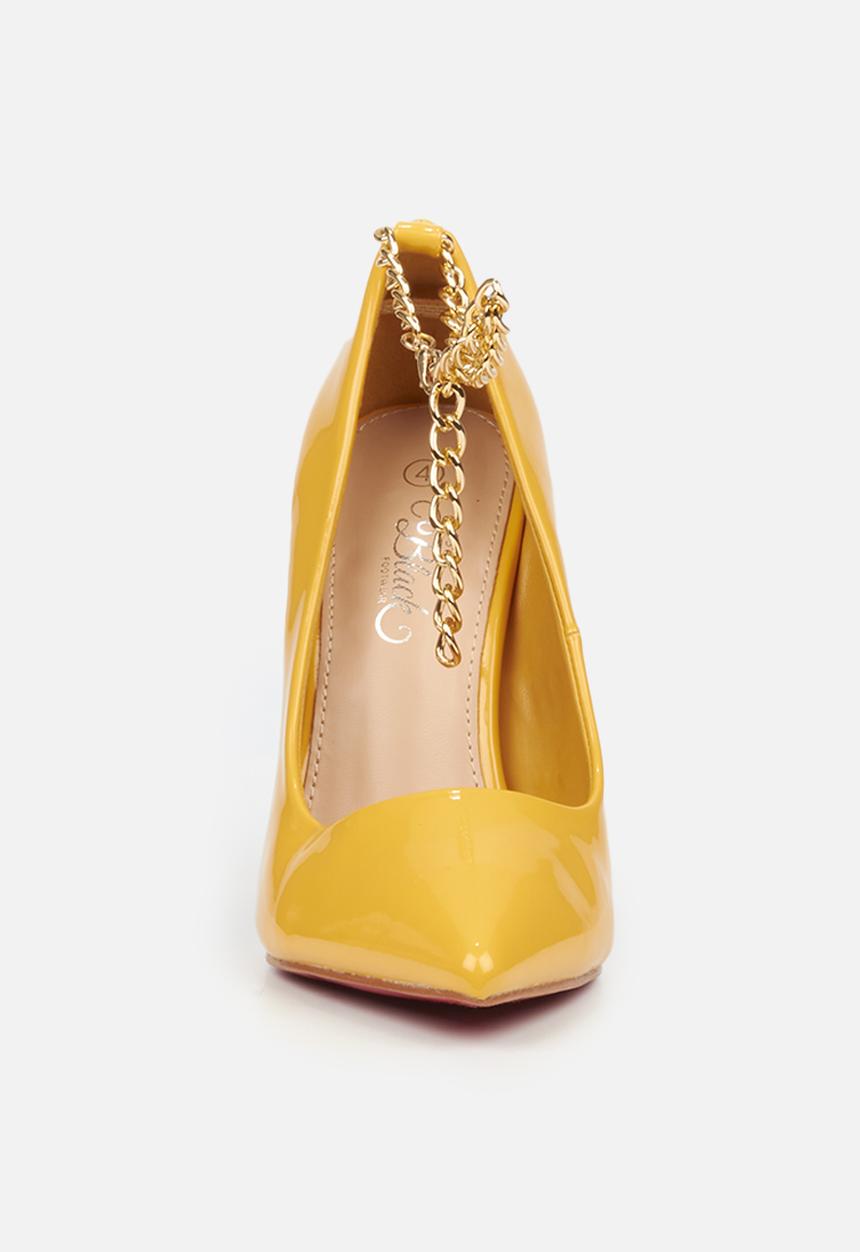Miss Black - Tiffany court - yellow