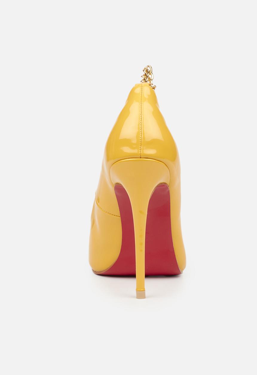 Miss Black - Tiffany court - yellow