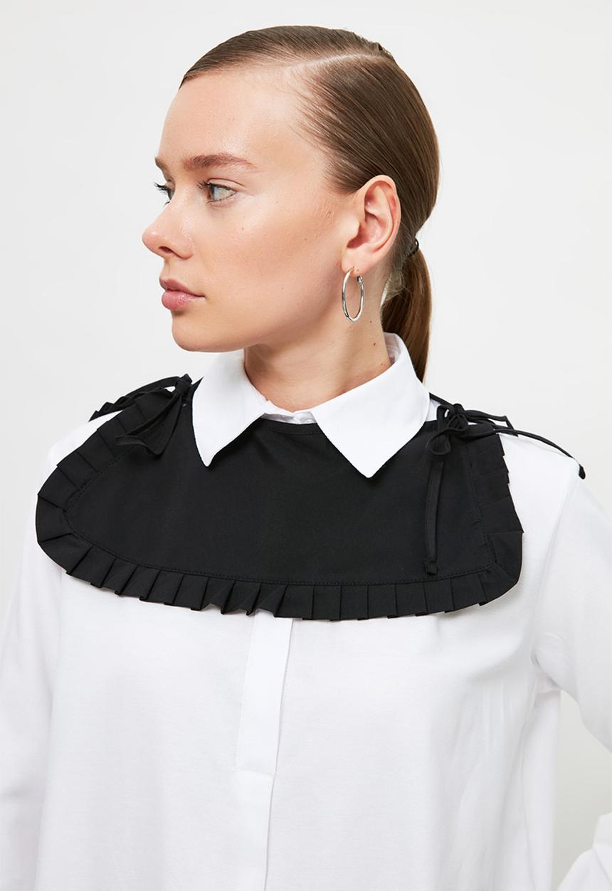 Trendyol - Peter pan collar - black