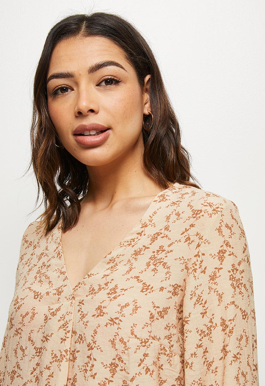 edit - Long sleeve V-neck shell - natural floral
