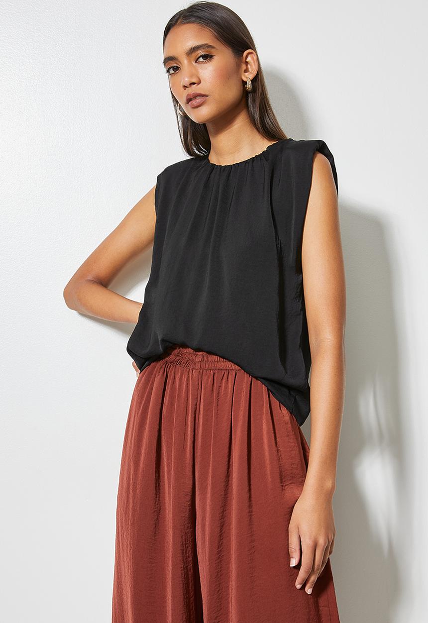 VELVET - Muscle shoulder pad blouse with gauged neck detail - black 
