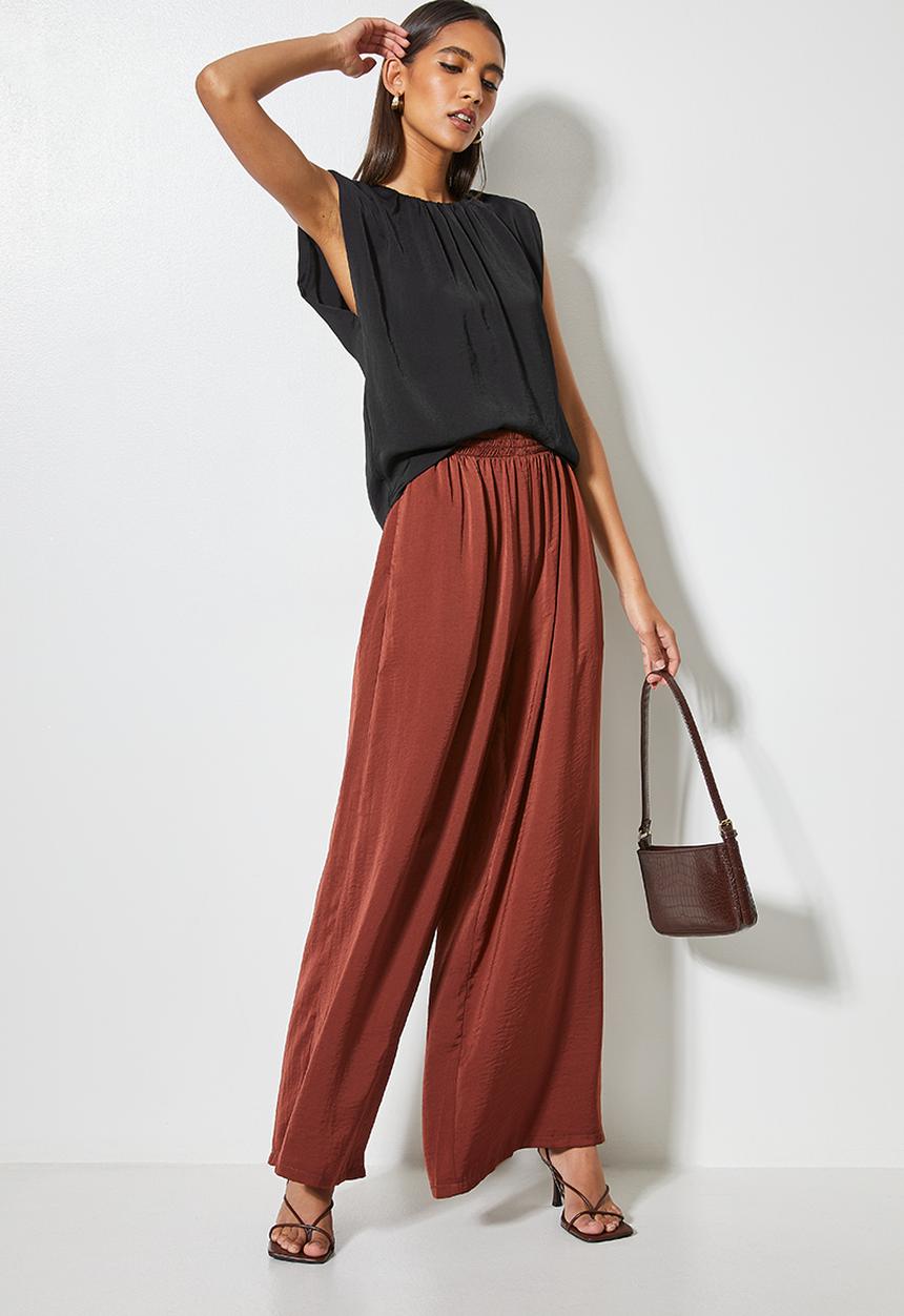 VELVET - Muscle shoulder pad blouse with gauged neck detail - black 