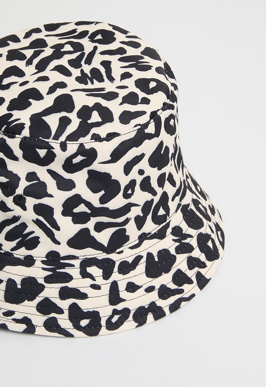 Superbalist - Leopard print bucket hat - beige & brown
