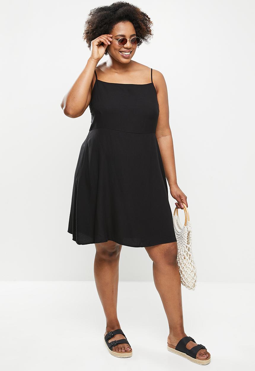 Cotton On - Curve woven hannah strappy mini dress - black