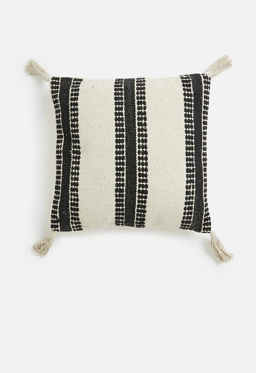 H&S - Tassel striped outdoor cushion - black & beige 
