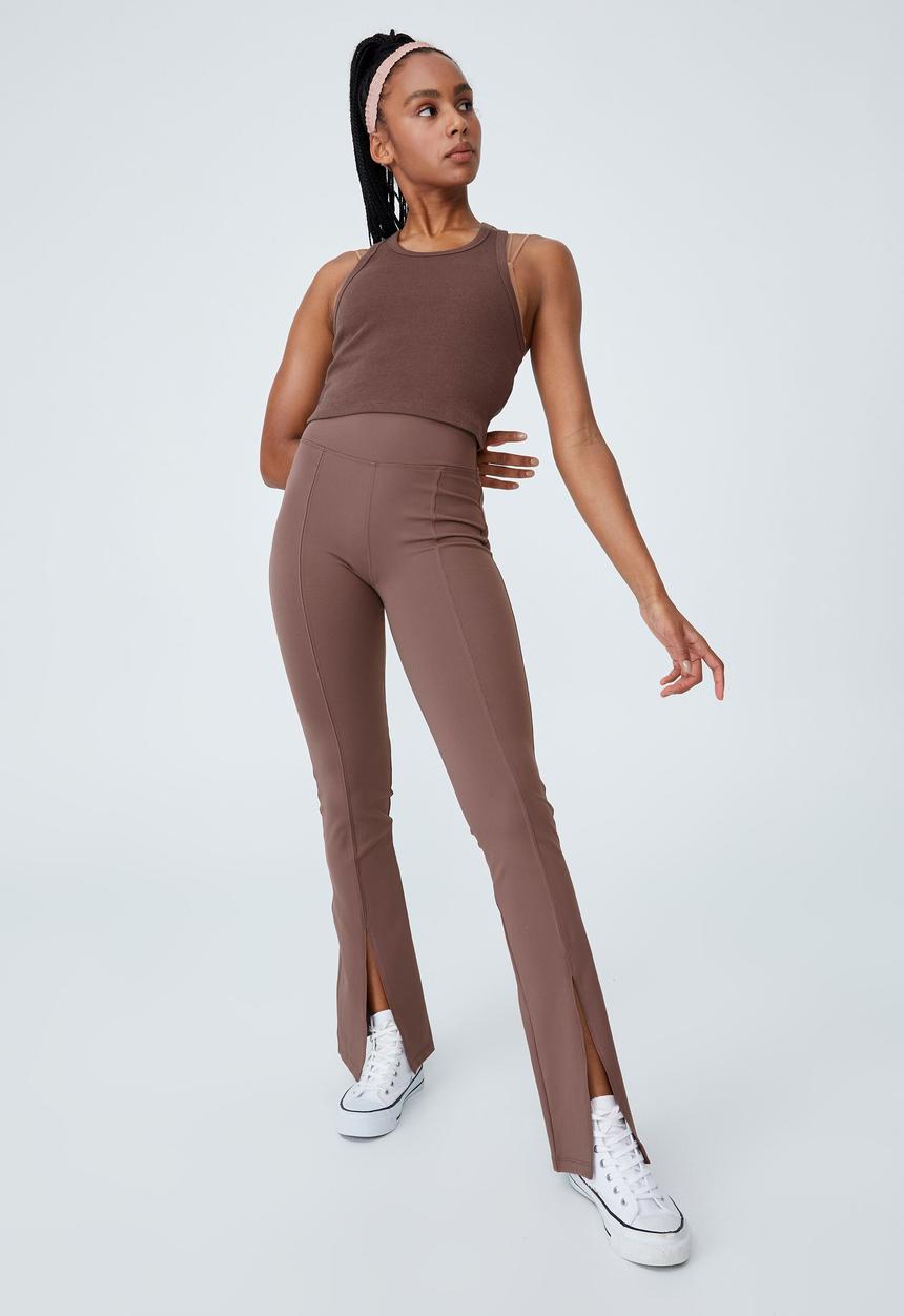 Cotton On - Highwaisted yoga flare - brownie