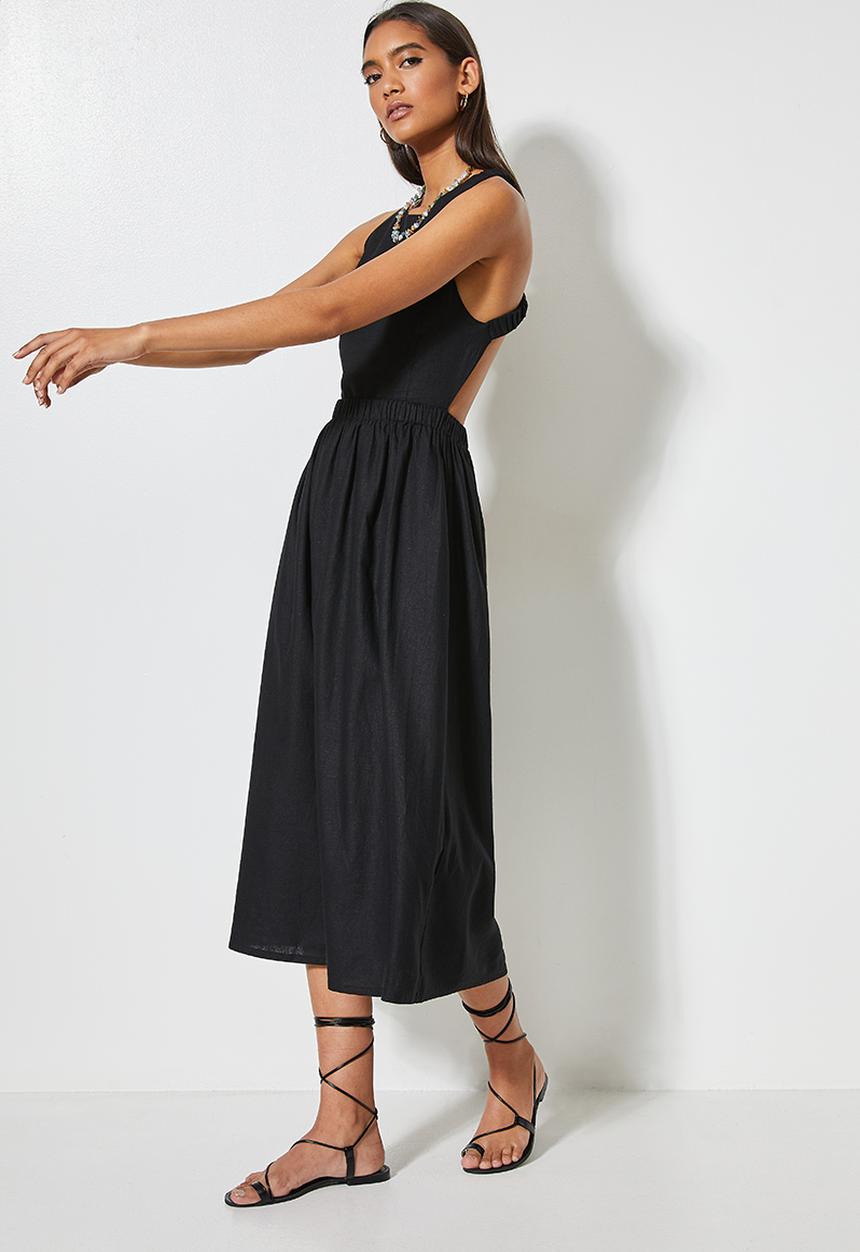 VELVET - Cross over back strappy fit & flare midi - black 