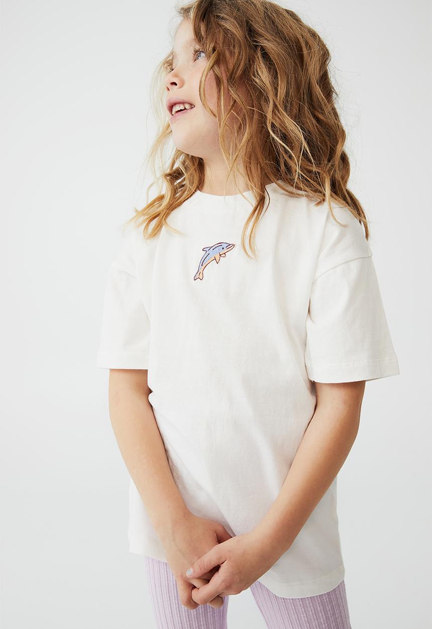 Cotton On - Scout embellished short sleeve tee - vanilla/dolphin embroidery