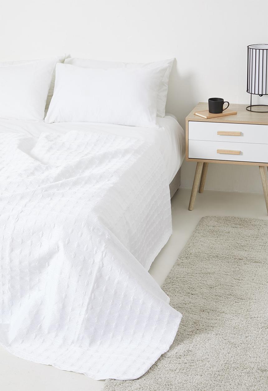 Sixth Floor - Doodle square cotton quilted throw - white