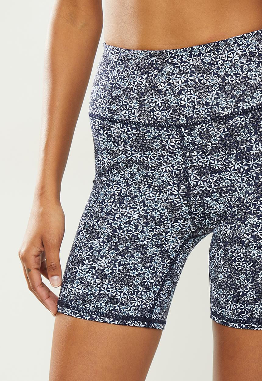 Cotton On - Ultimate booty pocket bike short - ditsy variety flower navy