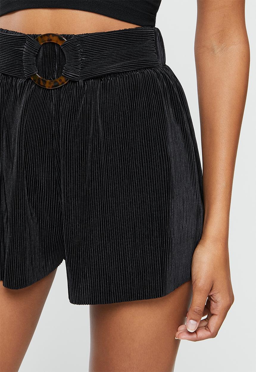Missguided - Belt detail plisse shorts - black