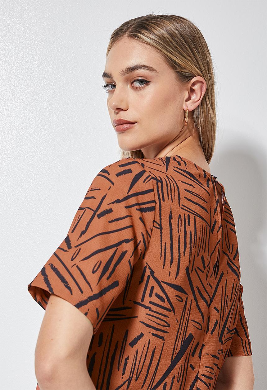 Superbalist - Printed basic woven tee - rust 