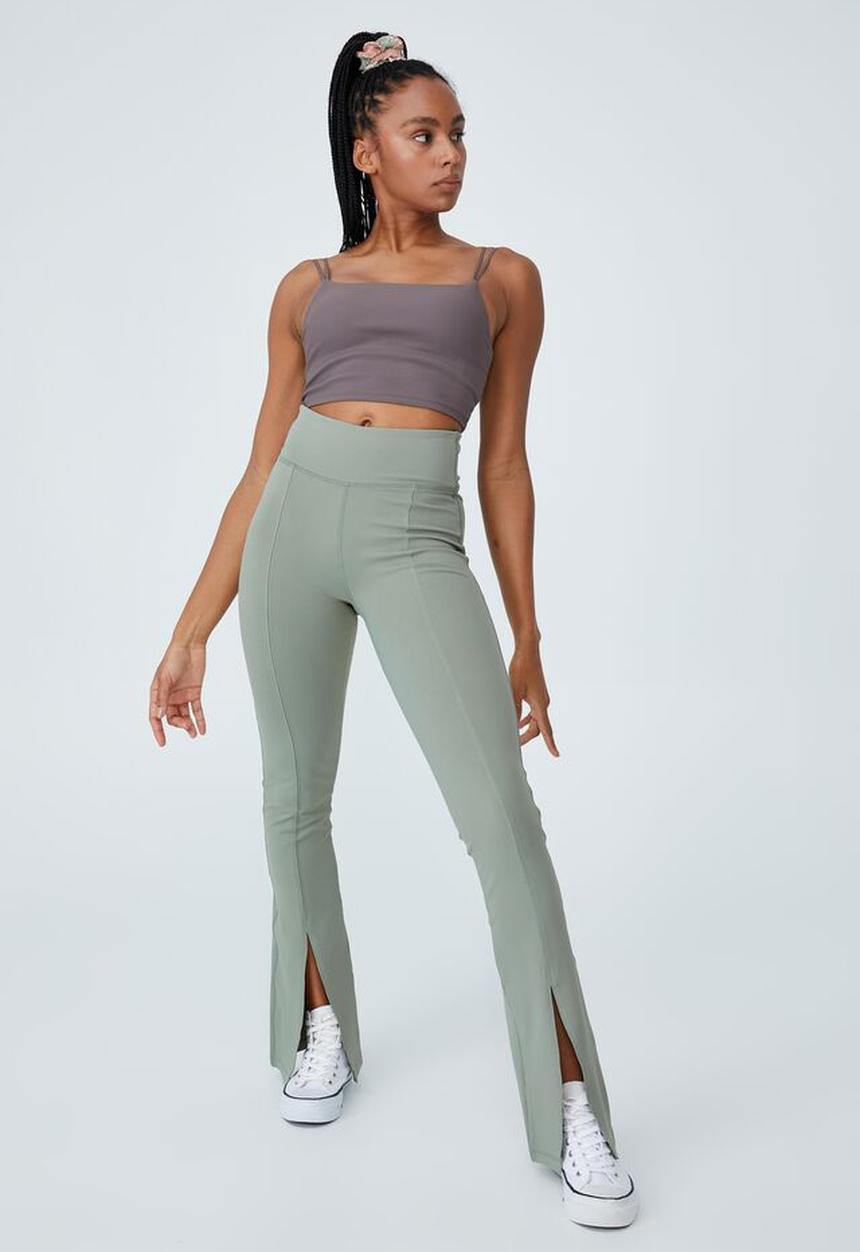 Cotton On - Highwaisted yoga flare - green haze