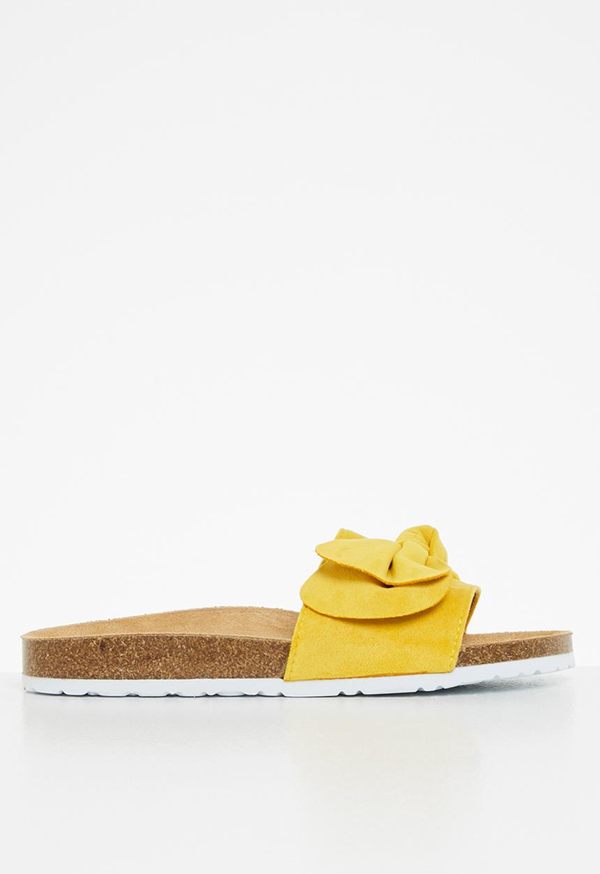 Miss Black - Burq3 slide - yellow