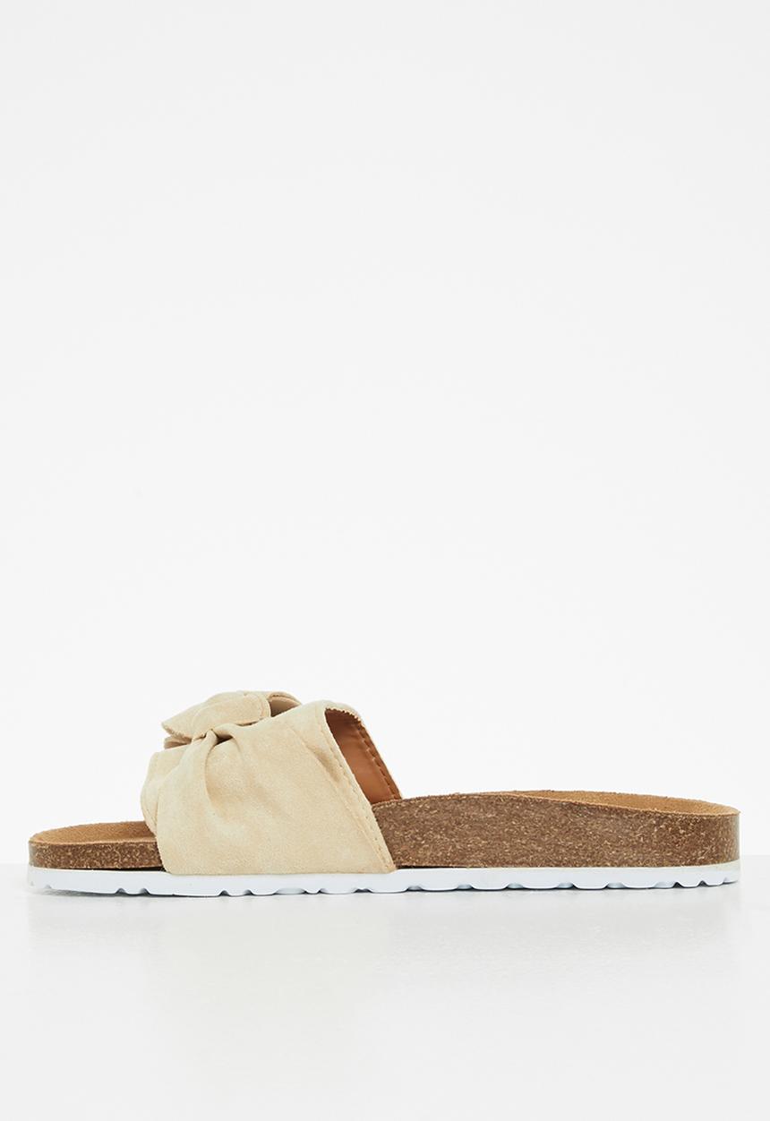 Miss Black - Burq3 slide - neutral