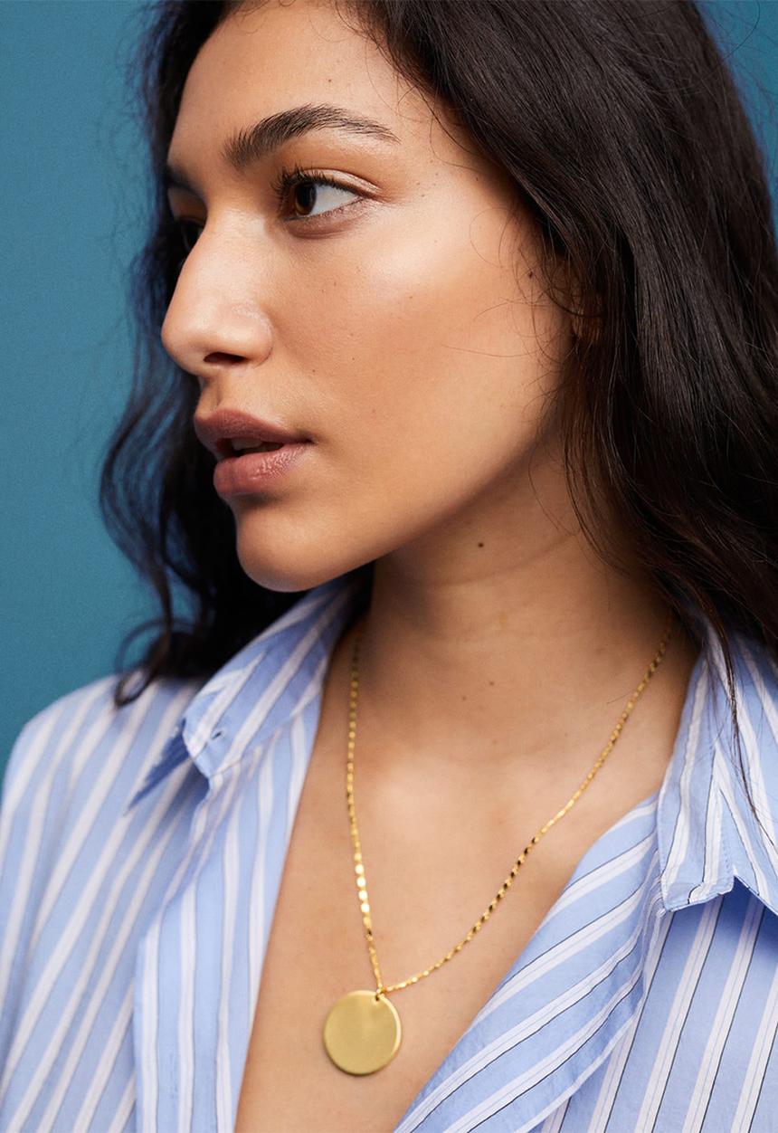 MANGO - Metallic medal necklace / gold