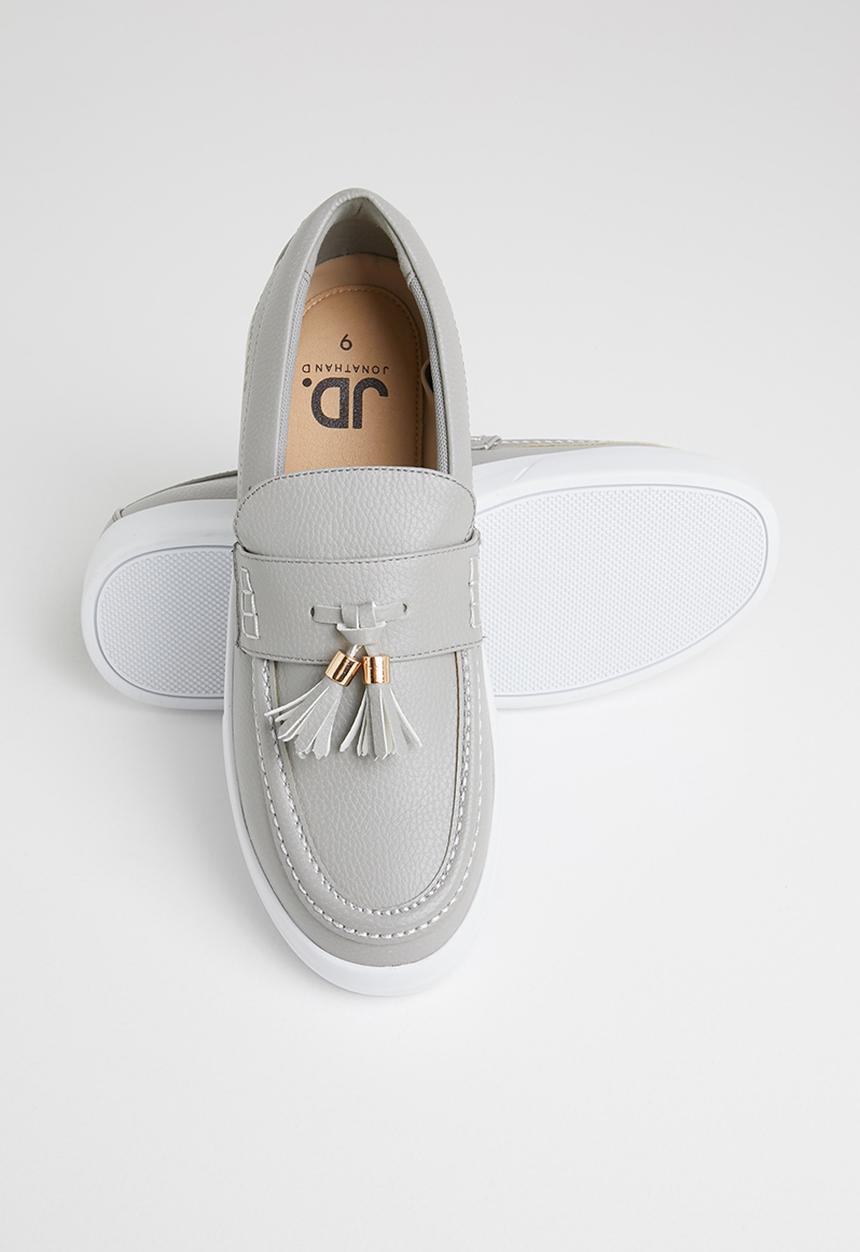 Jonathan D - J tassel - grey