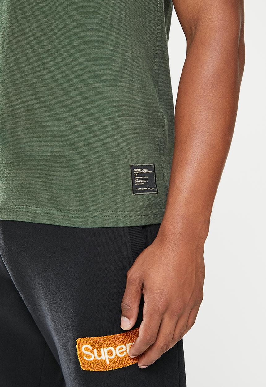 Superdry. - Military graphic tee - olive black feeder