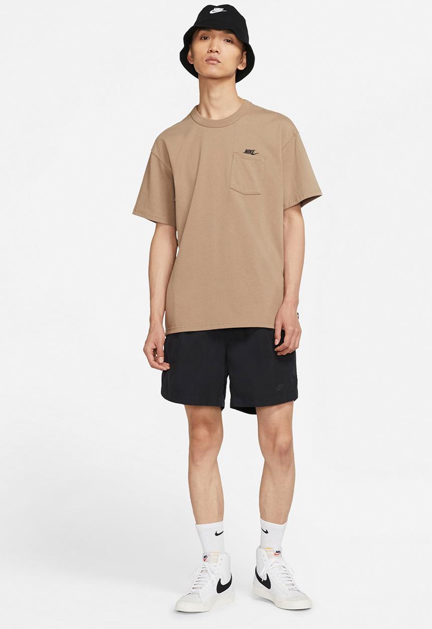 Nike - Nike sportswear tee premium essential pocket - sandalwood