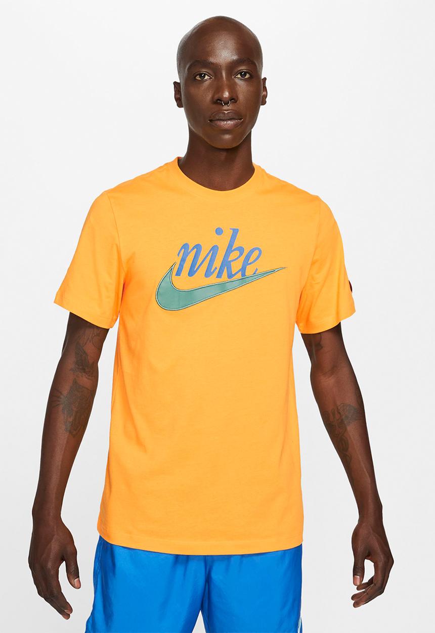Nike - Nsw tee swoosh 50 hbr - university gold