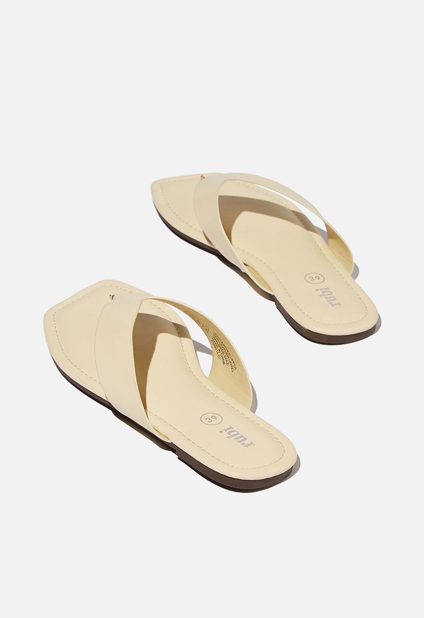 Cotton On - Everyday molly toe post sandal - butter pu