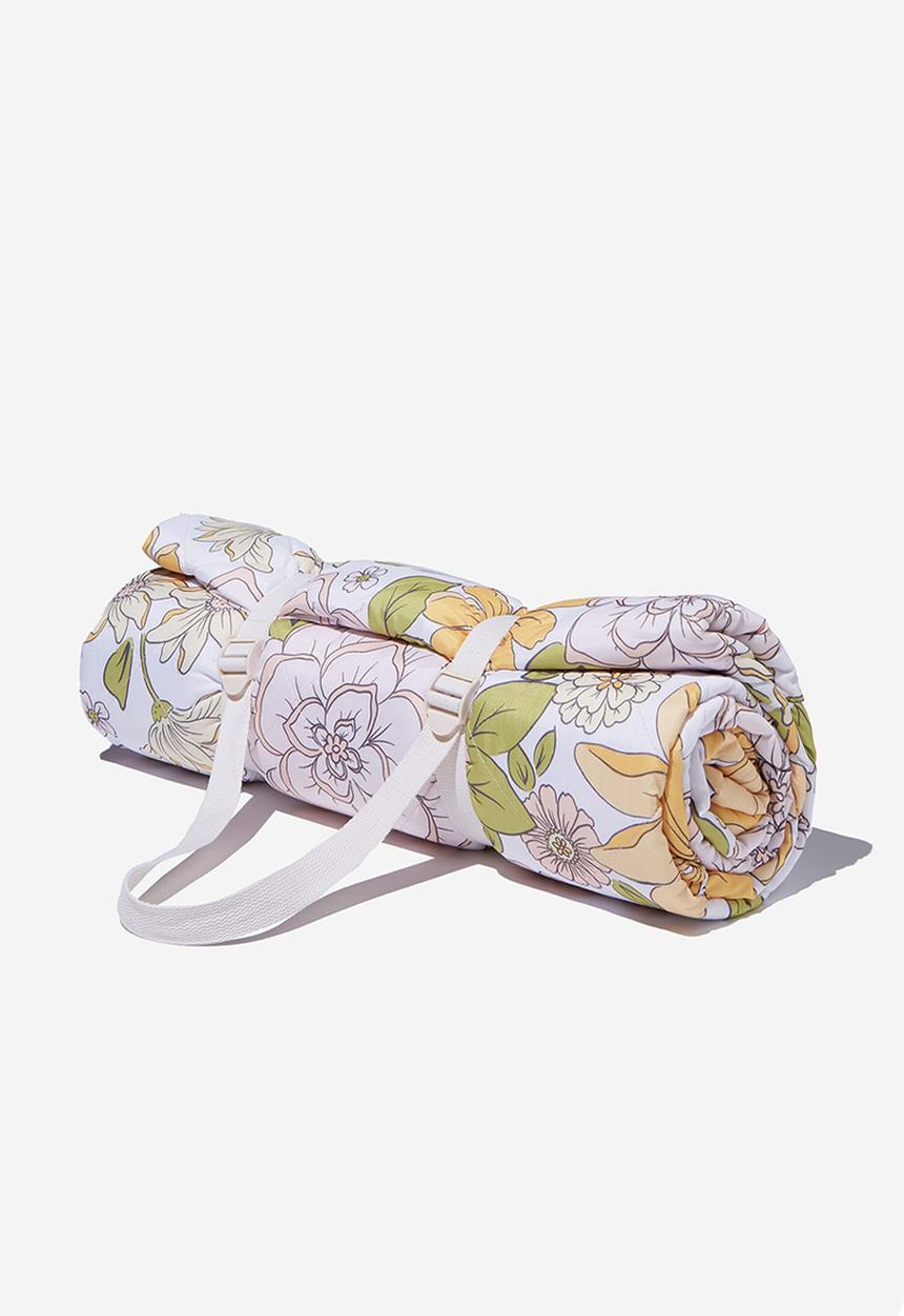 Rubi - Quilted picnic blanket - renee retro floral