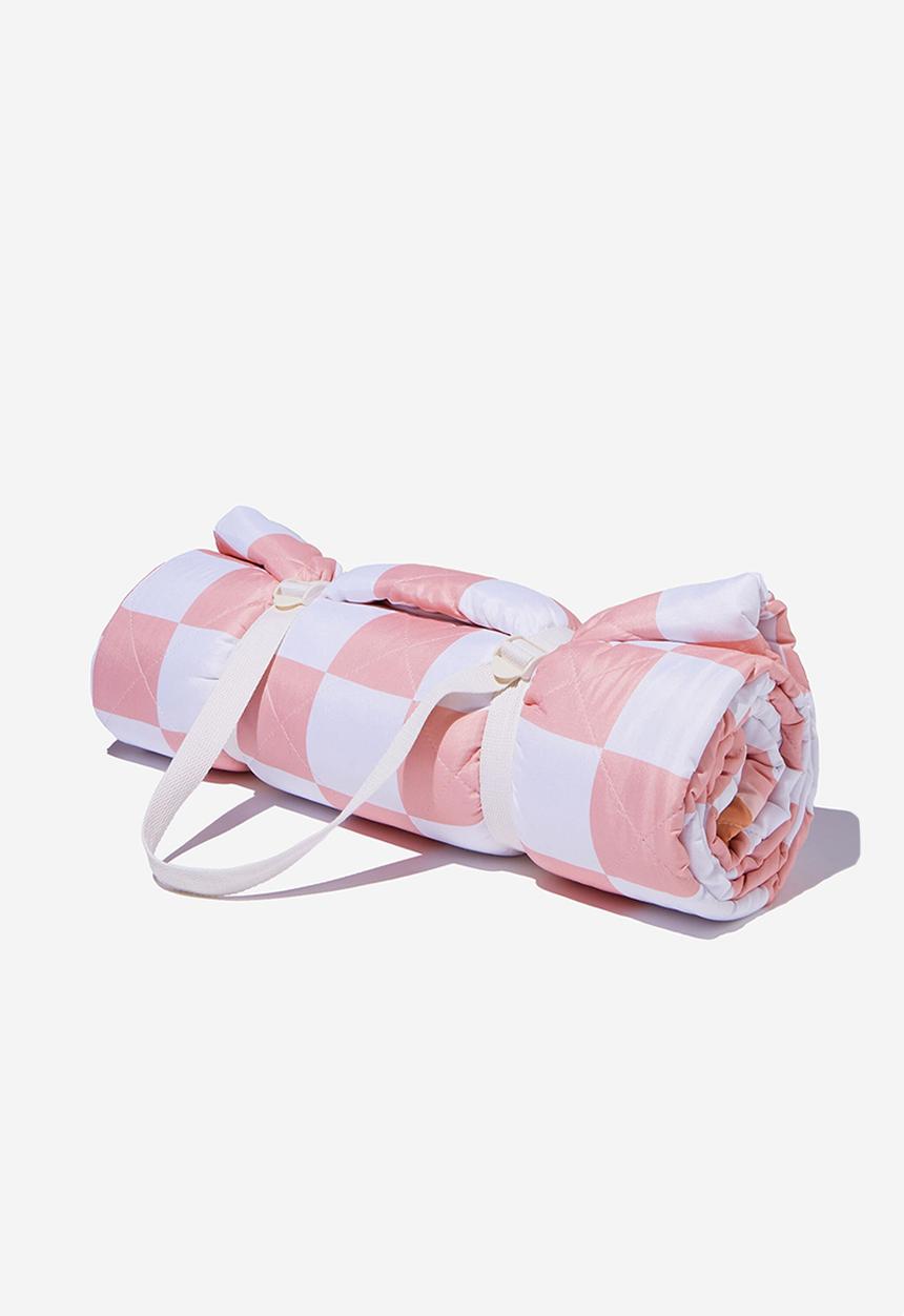 Rubi - Quilted picnic blanket - soft candy checkerboard