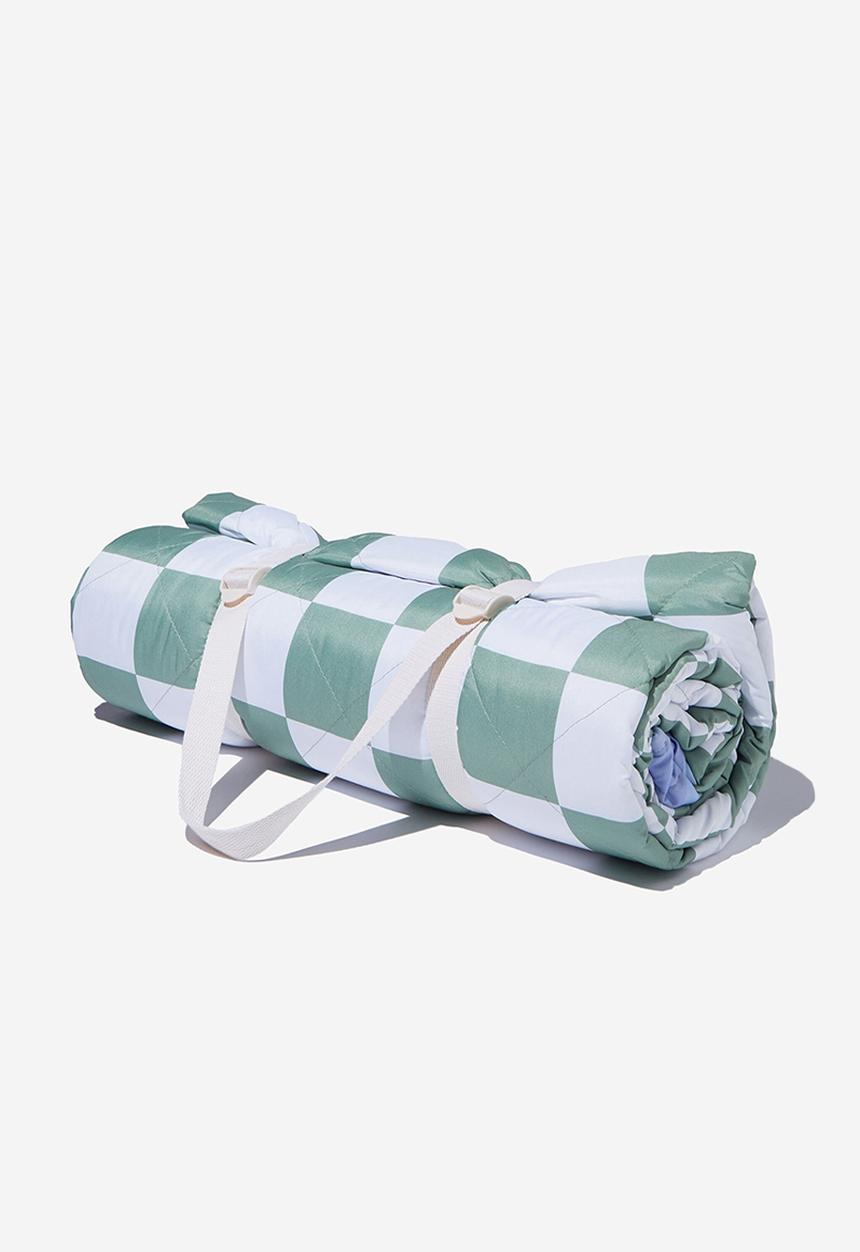 Rubi - Quilted picnic blanket - dusty mint checkerboard